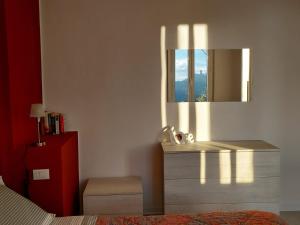 Giường trong phòng chung tại Your Lovely Nest in Como