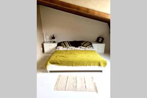Posteľ alebo postele v izbe v ubytovaní Caly apartament