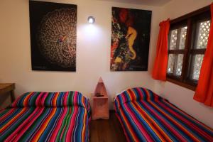 Una cama o camas en una habitación de Seabreeze Inn