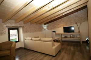 TV a/nebo společenská místnost v ubytování Sa Posada