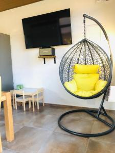 TV in/ali zabaviščno središče v nastanitvi Relax House
