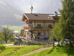 a house on a hill with a fence at Beim Naglbauer in Piesendorf