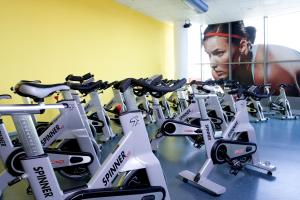 Posilňovňa alebo fitness centrum v ubytovaní Clarion Congress Hotel Prague