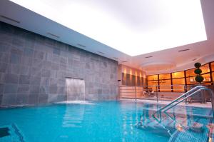 Piscina de la sau aproape de Champneys Tring