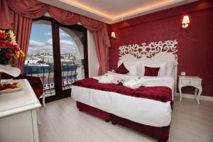 Postel nebo postele na pokoji v ubytování Dream Bosphorus Hotel