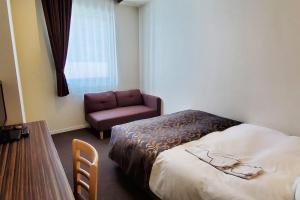 Postel nebo postele na pokoji v ubytování Tachikawa Regent Hotel