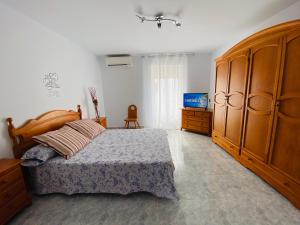 a bedroom with a bed and a large wooden cabinet at Casa Rural Valle Secreto cerca de Cáceres, Mérida y Trujillo in Torremocha +137 photos