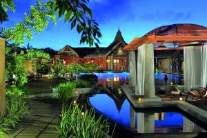 Бассейн в Trou aux Biches Beachcomber Golf Resort & Spa или поблизости