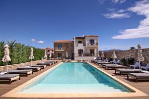 Bazén v ubytování Elafonisos Resort nebo v jeho okolí