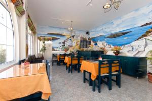 Sea of Aegeon tesisinde bir restoran veya yemek mekanı