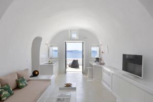 Gallery image of Apanema Cavehouses Santorini in Oia