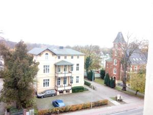 an aerial view of a white house and a street at Wohnen im historischen Gebäude der Kaiserzeit in Wismar +5 photos