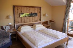 a bedroom with a large bed with a wooden headboard at das kappel wein gut hotel in Kitzeck im Sausal