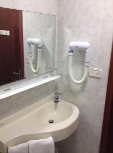 A bathroom at Hotel Mareblu