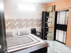 Postel nebo postele na pokoji v ubytování AMAN RESIDENCY