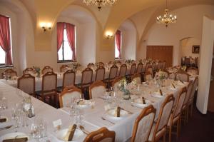 Restaurace v ubytování HOTEL CHATEAU ZAMEK CEJKOVICE