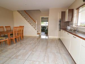 a kitchen and dining room with a table and chairs at Loughanure Lake View in Annagry