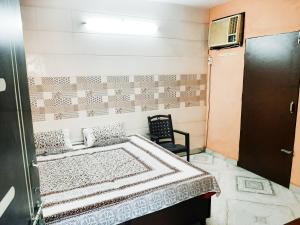 Postel nebo postele na pokoji v ubytování AMAN RESIDENCY
