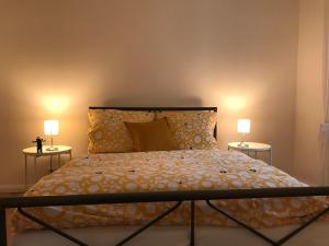 Ein Bett oder Betten in einem Zimmer der Unterkunft Turmwohnung Büdinger Hof