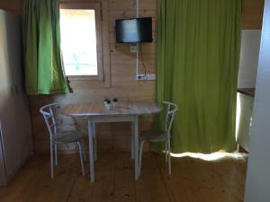 TV a/nebo společenská místnost v ubytování Camping Riberamar