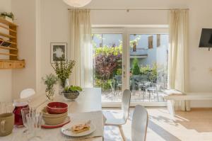 a kitchen and dining room with a table and chairs at Orizzonti d'Anaunia in Tassullo