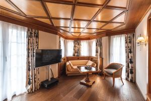 Televiisor ja/või meelelahutuskeskus majutusasutuses Boutique Hotel Albana Real - Restaurants & Spa