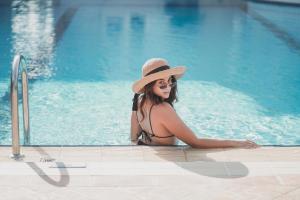 Bazén v ubytování Zeus Village Resort - Adults Only nebo v jeho okolí