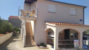 Budynek, w którym mieści się apartament