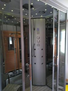 Gallery image of le haut village Chambre d'hôtes Mobi-Loft cosy sauna ,douche ,chromothérapie in Arrest