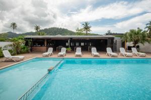 Kolam renang di atau di dekat Riverra Inn Langkawi