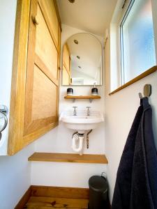 Bathroom sa Nomi Homes - Powderham - Exeter - Uni - Free parking - Central