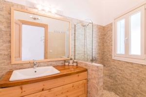 A bathroom at Lakka Seaview Apartments by Konnect