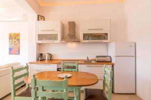 A kitchen or kitchenette at Lakka Seaview Apartments by Konnect
