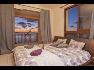 Postel nebo postele na pokoji v ubytování Sunset View Mermaid Villa + 32 fotografií