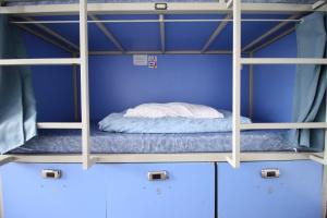 a bunk bed in a room with blue walls at Smart Hyde Park Inn Hostel in London