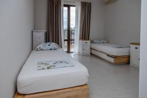 a bedroom with two beds and a balcony at Lovely 3BD flat with PARKING and SEA VIEW by Flаt Manаger in Chernomorets