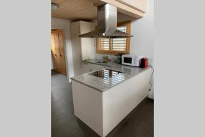 Kuchyň nebo kuchyňský kout v ubytování Région de GSTAAD, charmant chalet duplex de 80m2