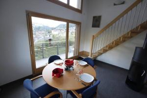 Posezení v ubytování Région de GSTAAD, charmant chalet duplex de 80m2