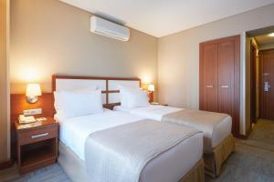 Ein Bett oder Betten in einem Zimmer der Unterkunft Polatdemir Hotel