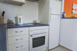 Kuchnia lub aneks kuchenny w obiekcie Fantastic Location - Penthouse Duplex in Cabo Roig in walking distance to the beach