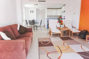Część wypoczynkowa w obiekcie Fantastic Location - Penthouse Duplex in Cabo Roig in walking distance to the beach