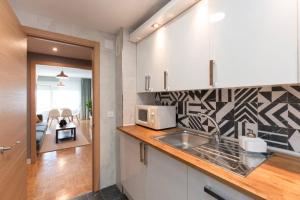 O bucătărie sau chicinetă la SANTANDER - Apartamento ejectutivo con garaje