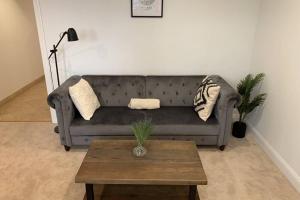 Posezení v ubytování Studio flat in the heart of Downtown Chicago