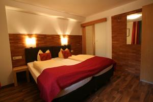 Tempat tidur dalam kamar di Hotel Engl