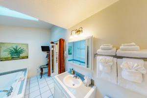 Gallery image of Sandals Inn | Spa Suite & Oceanside Cabana in Cannon Beach