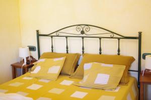 Imagen de la galería de Casa De Ajala - B&B de Charme in Antica Dimora totalmente ristrutturata e dotata di tutti i confort Bagni privati Spazio living Patio esterno Ambienti climatizzati Degustazioni prodotti locali, en Làconi