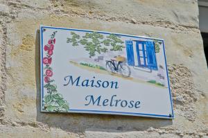 
a sign on a wall with a picture of a dog on it at Maison Melrose in Vouvray
