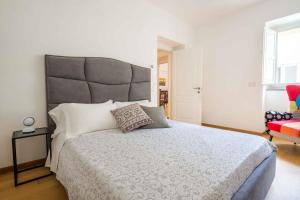 Posteľ alebo postele v izbe v ubytovaní Magione Apartment with Terrace by Wonderful Italy