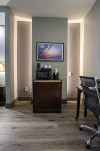 TV a/nebo společenská místnost v ubytování Comfort Suites Seabrook - Kemah