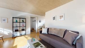 Posezení v ubytování Bright and luminous 1 bedroom flat in downtown